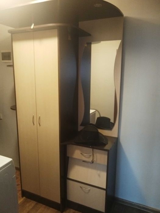 Шкаф для прихожей в отличном состоянии