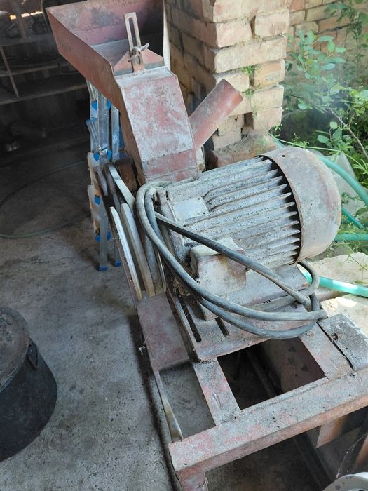 фуражомелка трифазна