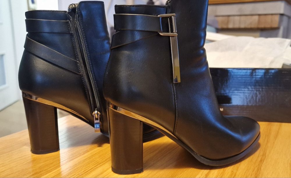 Дамски боти от еко кожа на марката Тенденц.