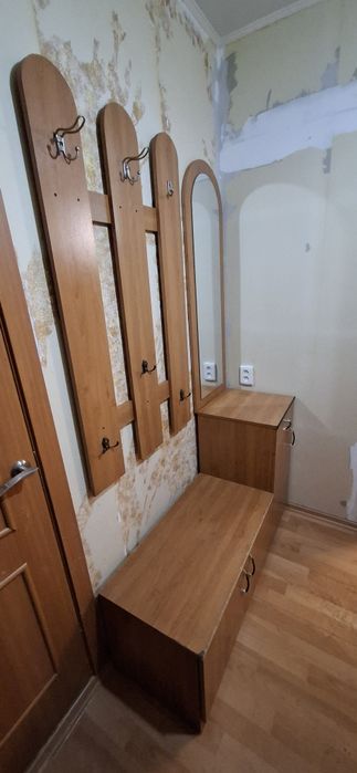 Продам прихожую в коридор