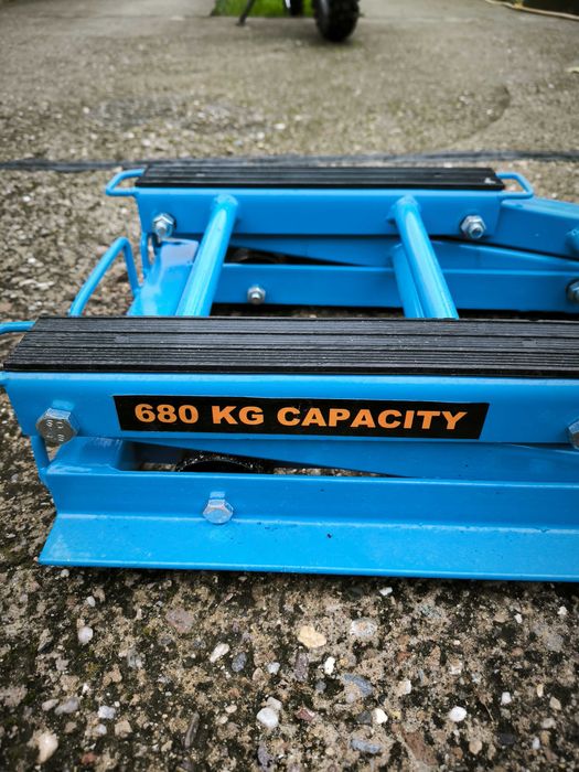 Чисто нов  хидравличен крик за мотор