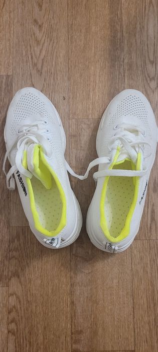Продам новые кроссовки, 5500тенге