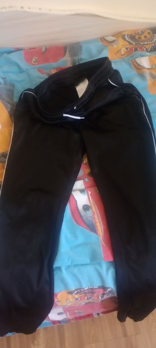 Черен анцунг с бели ивици