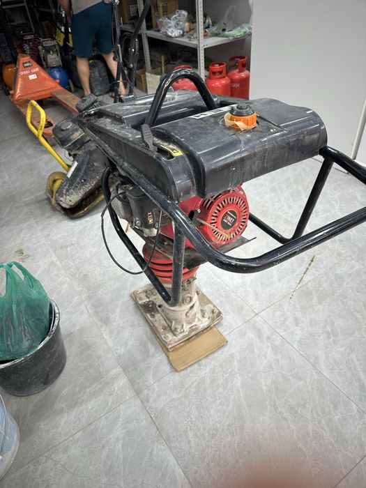 Продам бензиновую трамбовку