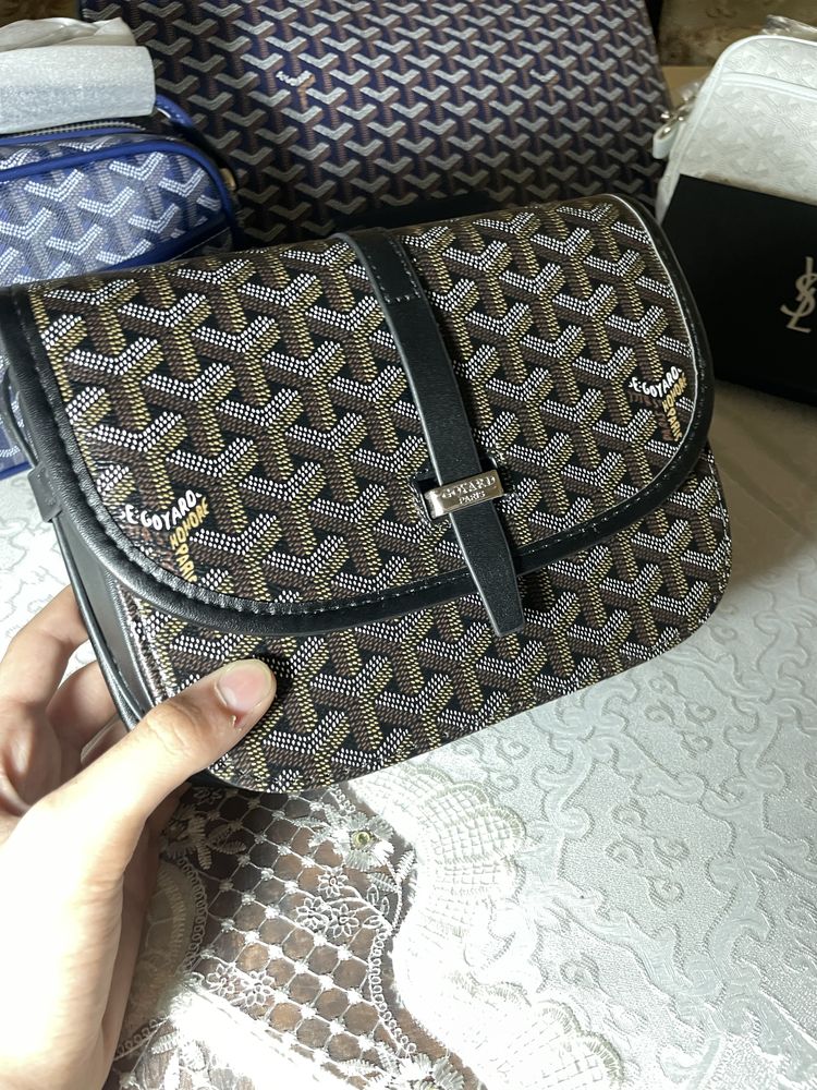 Goyard Sumka.