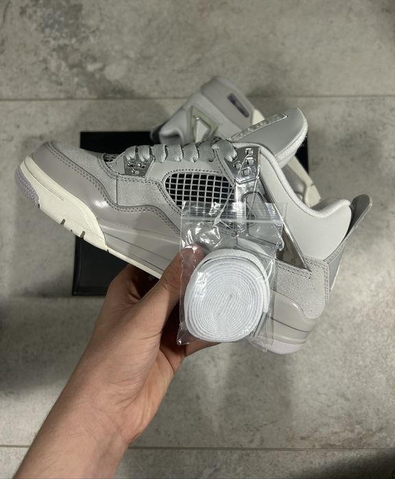 Jordan 4 Frozen Moments