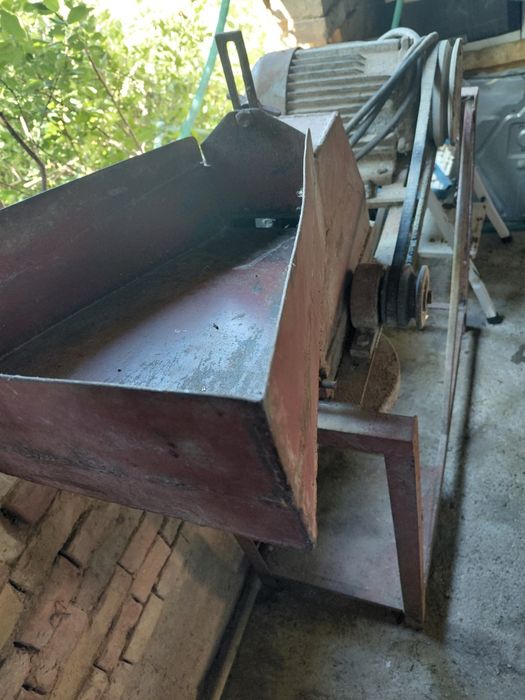 фуражомелка трифазна