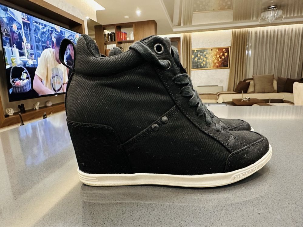 Nike,, Geox,  Merell, replay, g star, guess, michael kors