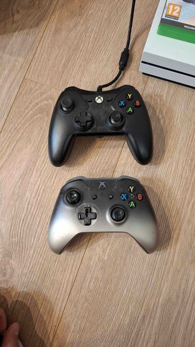 Xbox One S + Контролери и Игри