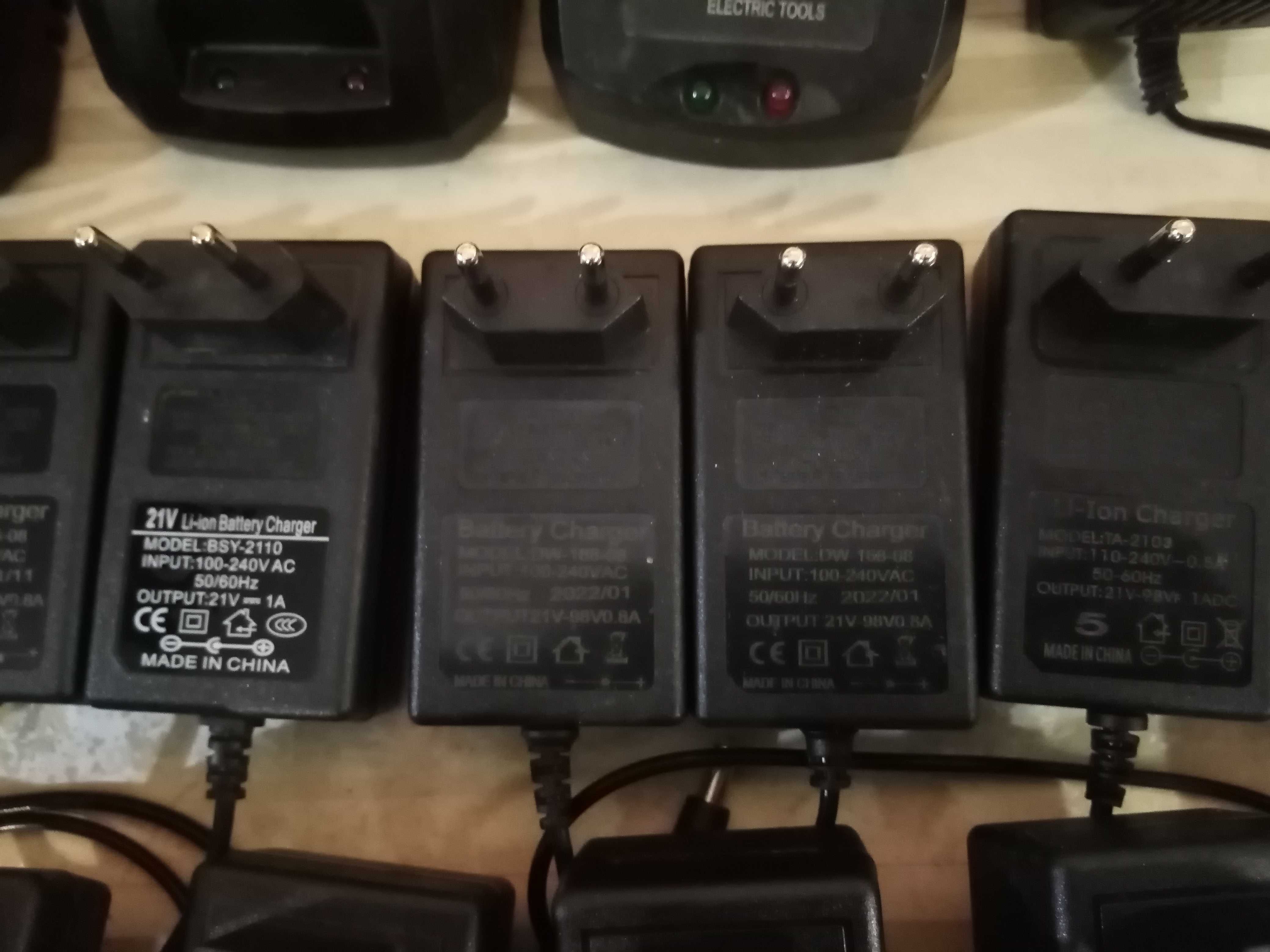 Зарядни за батерии 12.6V  16.8V  21V  25.2V