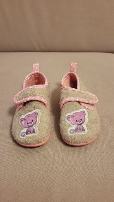 Vand papuci de casă pt fetită