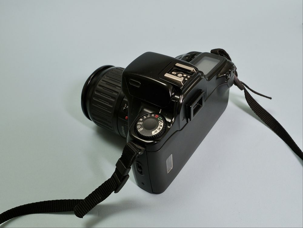 Canon EOS 1000F + Hoya 52mm
