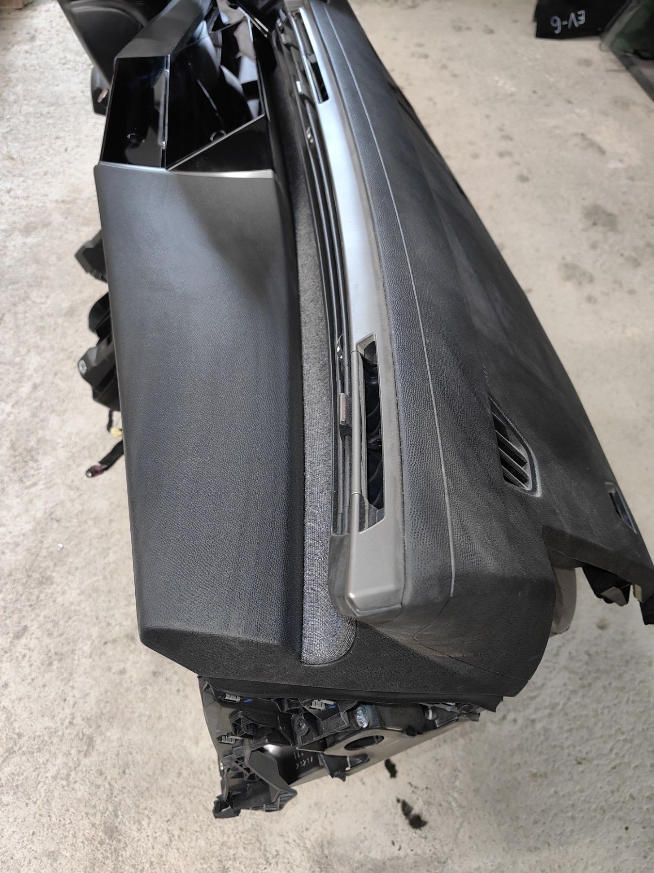 Арматурно табло с ляв еър бег за Peugeot 408 / Пежо 408 2024г