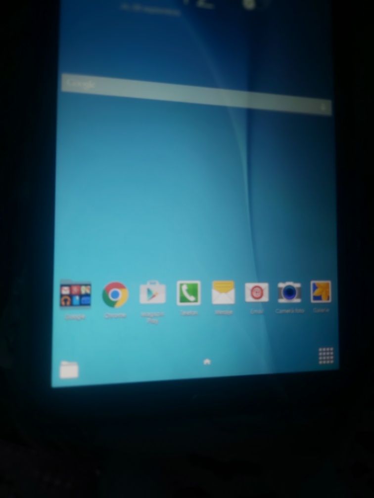 Vând. Tabletă Samsung tab.e 9..7