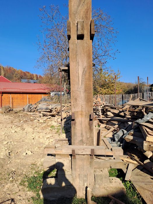 Vând presa de struguri veche