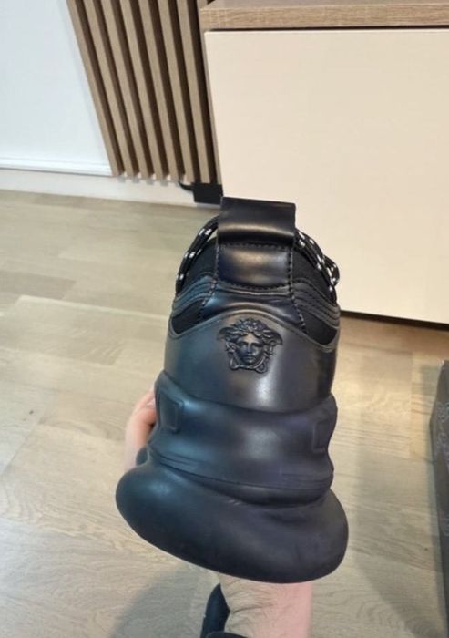 versace chain reaction