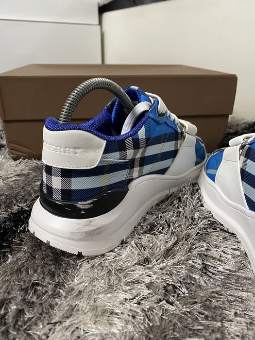 adidasi burberry