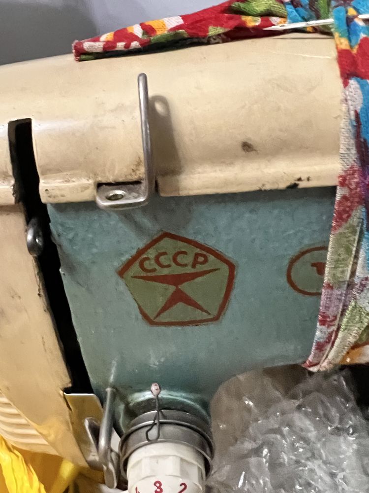 Швейная машинка Советская