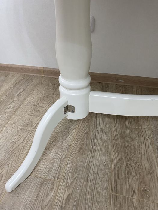 Стол из Малаийзиский дерева