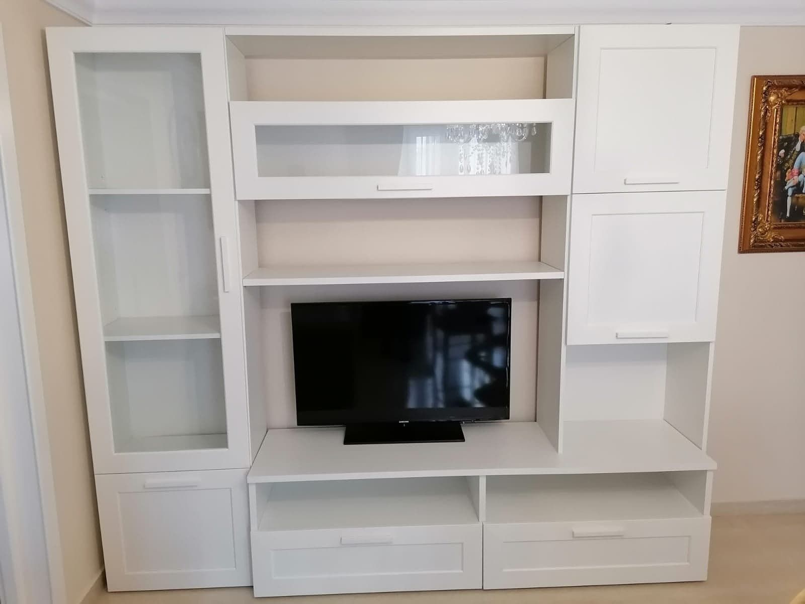 Vând mobila că noua