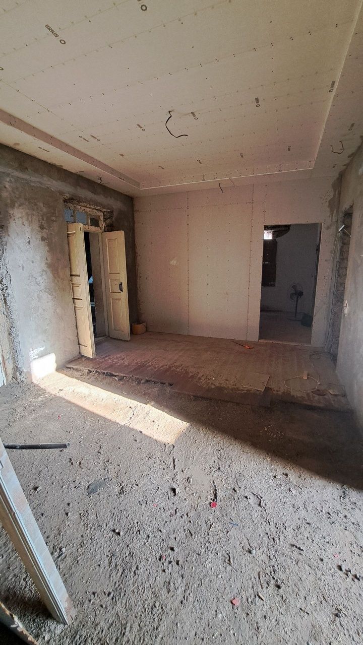 Uchastka sotiladi O'nqo'rg'onda 1.7sotik