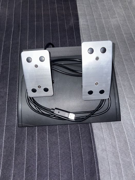 PLAY STATION 4 + volan nou play station cu pedale