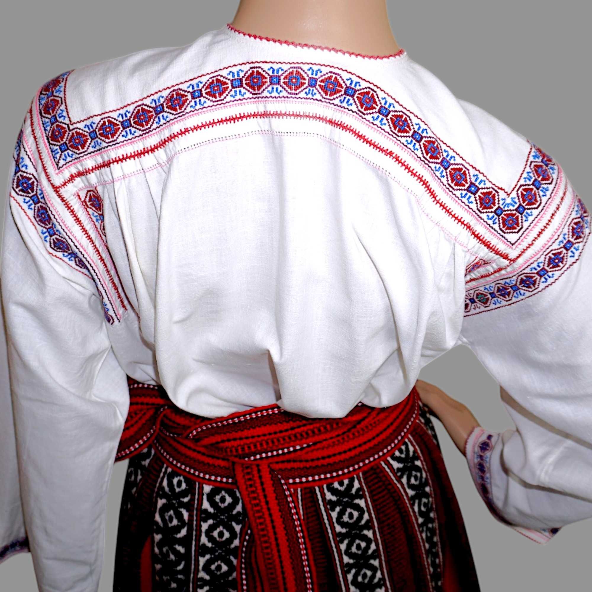 Costum popular vechi din Mehedinti  cu valnic de lana , masura 38-40
