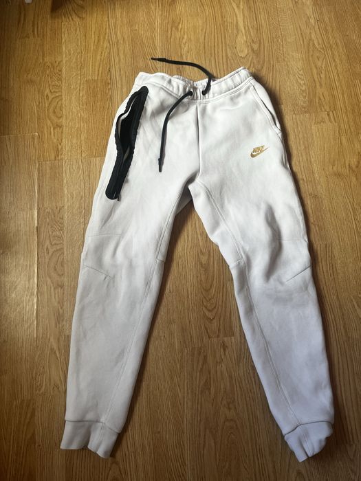 pantaloni nike tech