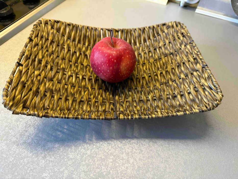 Плетенная тарелка для фруктов