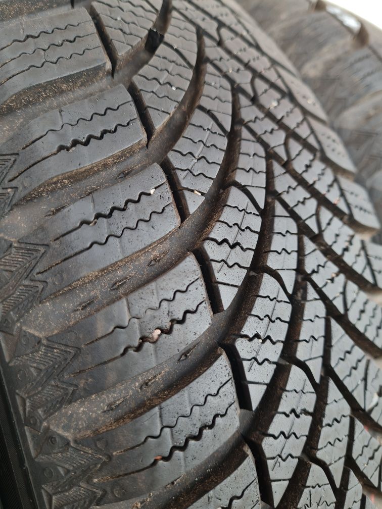 Зимни гуми 4 броя SEMPERIT SpeedGrip5 165 70 R14 дот 3423