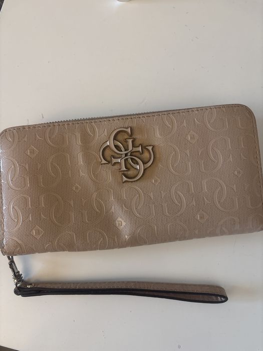 GUESS оригинално портмоне