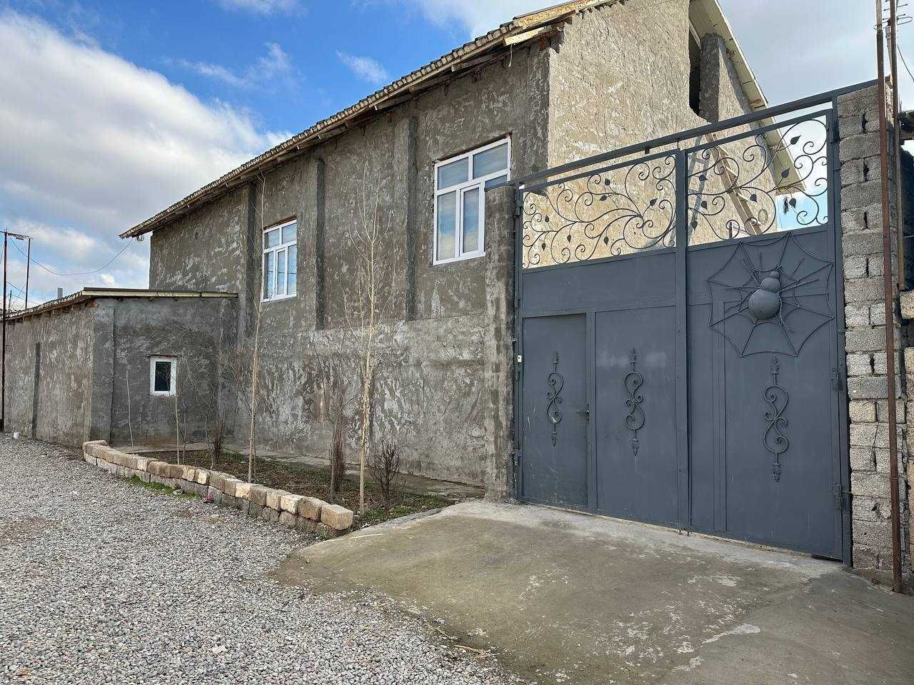 Yangi O`zbekiston bog`i yaqinida xovli sotiladi.