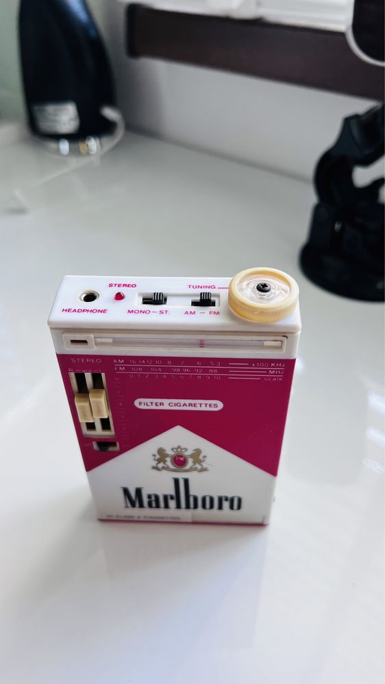 Radio Vitange Pachet de țigări Marlboro.