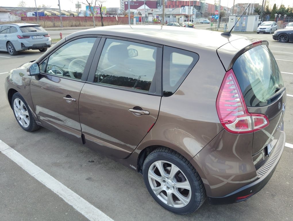Renault Scenic 1.5 DCi 110 cp