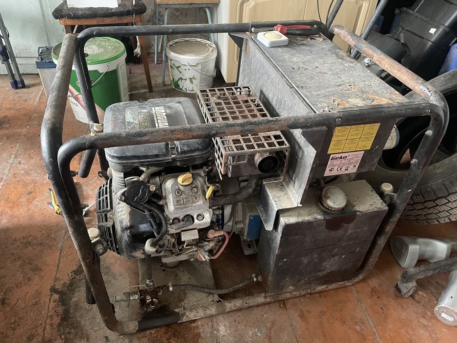 Продам генератор 220.-380.  13квт