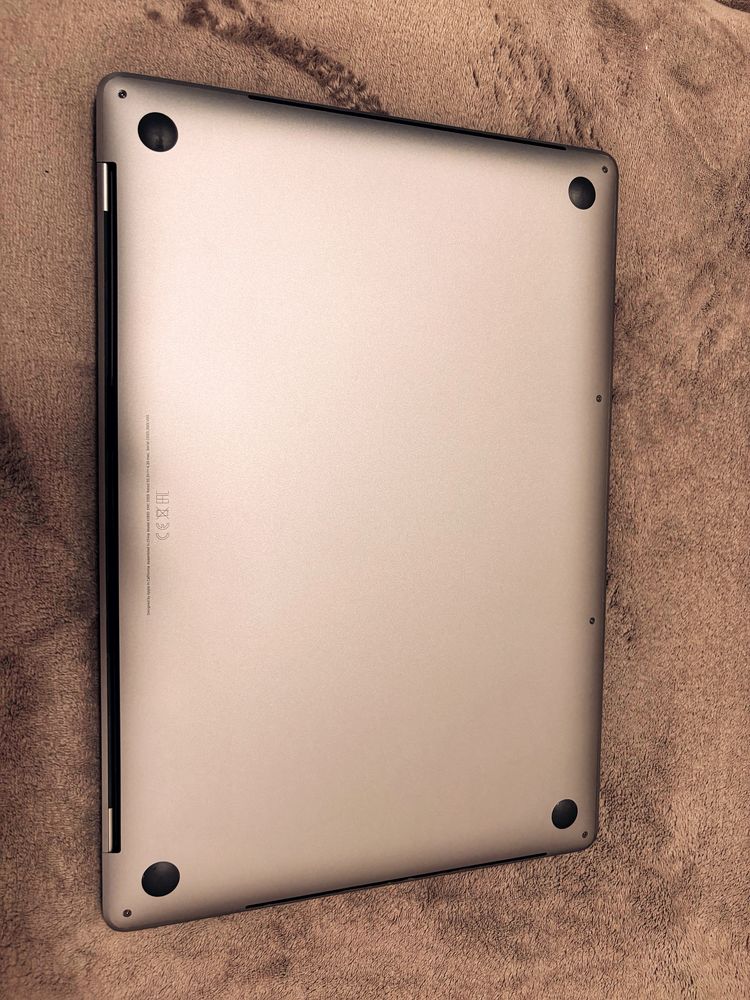 Vand MacBook Pro (15 inchi, 2019)