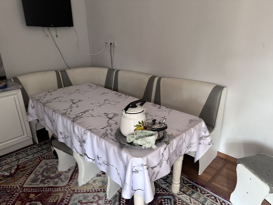 кухонные диваны, 5 табуреток, без стола!