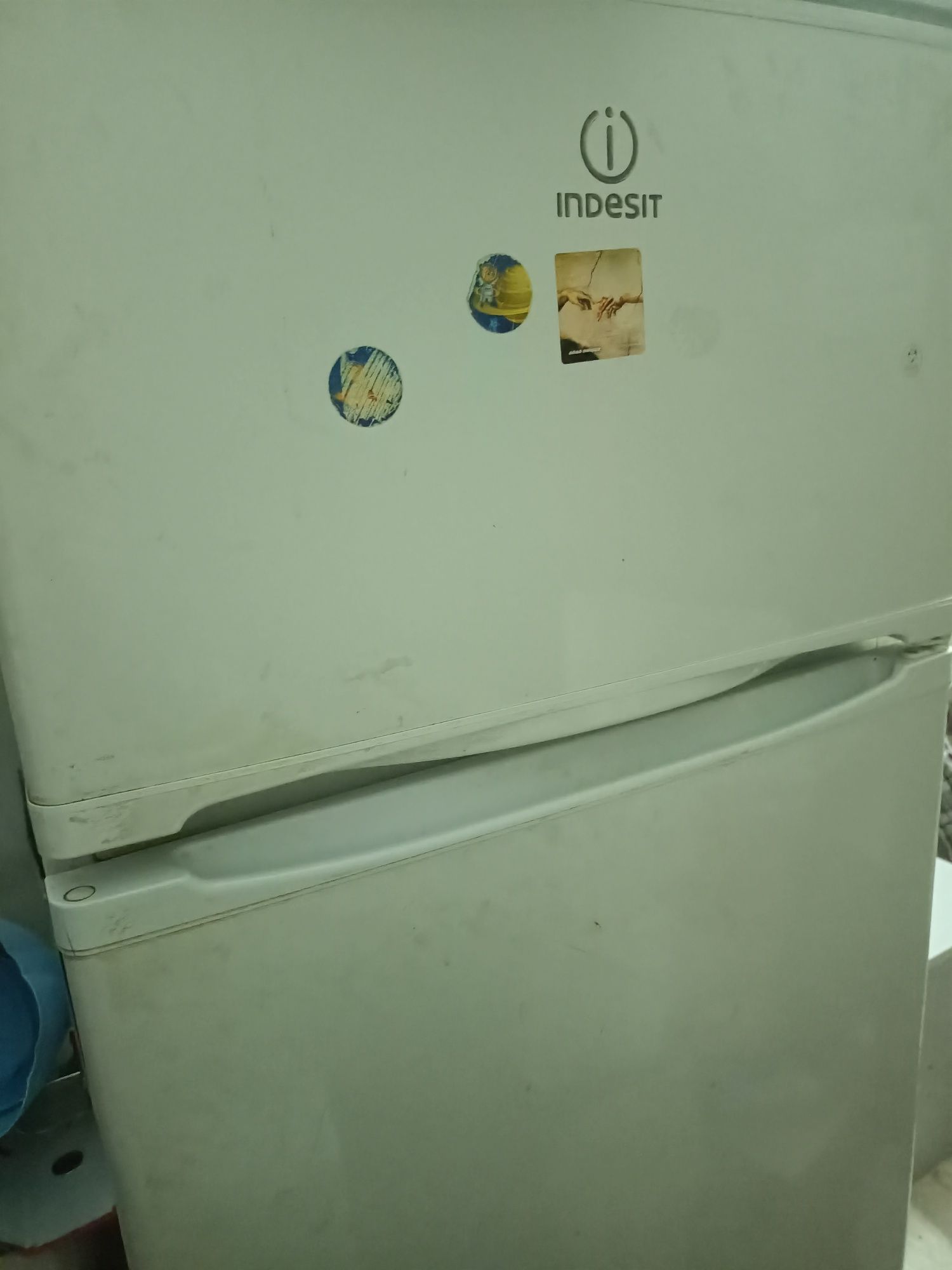 Холодильник Indezit в хорошем состоянии