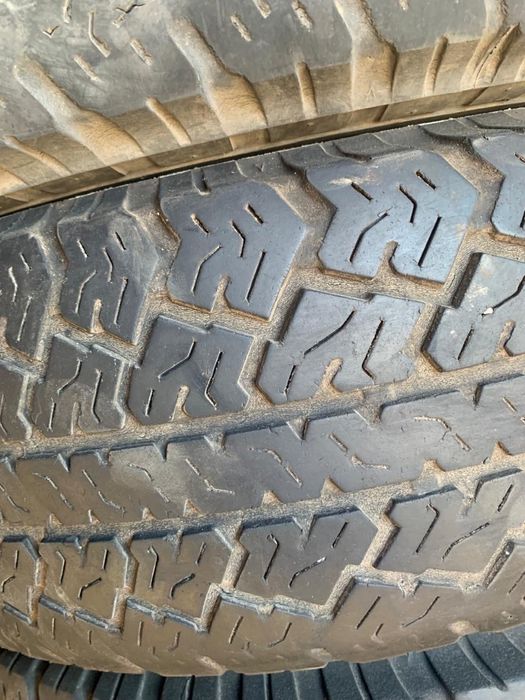 Продаю резину размером 235/75/15