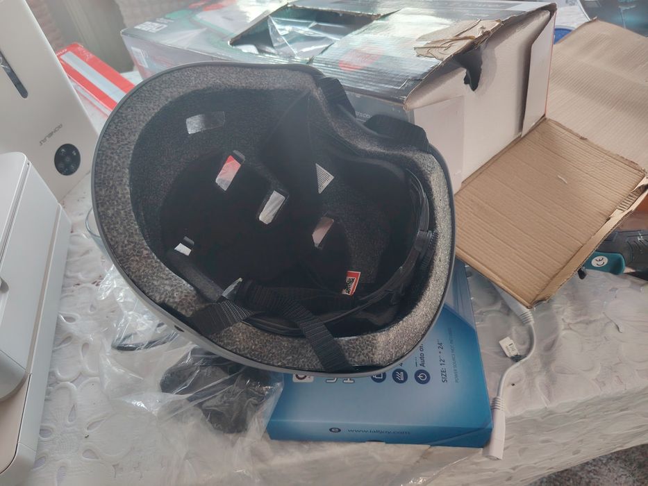 Vând cașca proctectoare