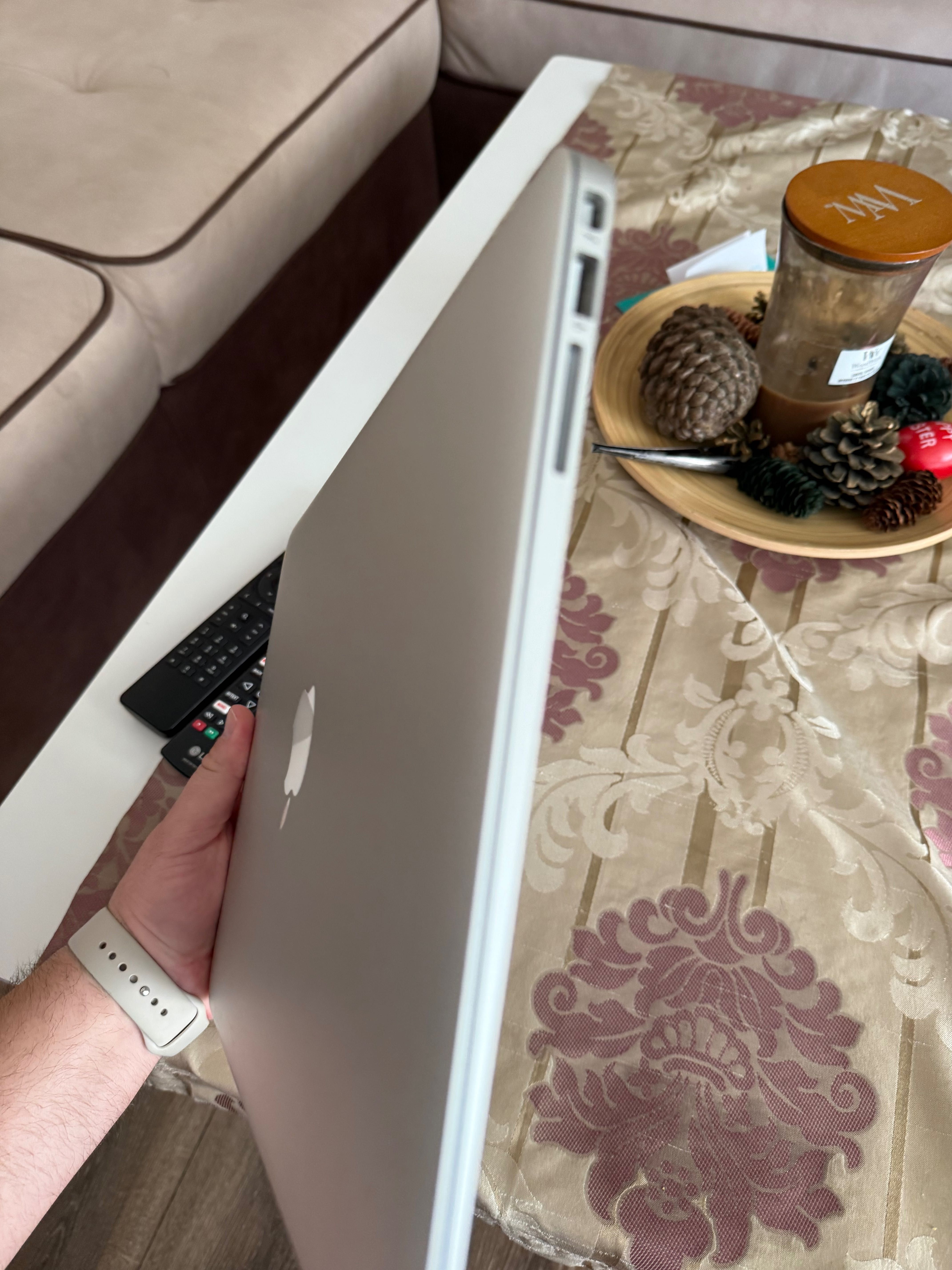 Лаптоп Macbook Air 2015 13 inch 8gb/256gb - пълен комплект