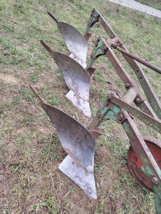 Vand plug dupa tractor