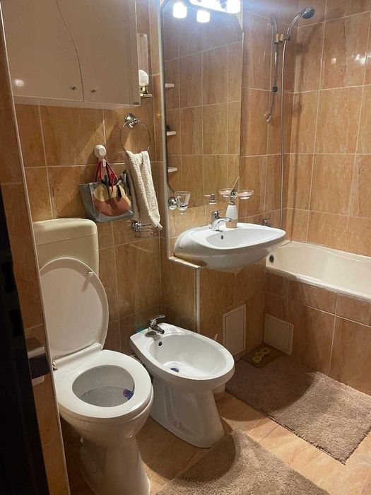 Proprietar, închiriez apartament 3 camere, decomandat, în mun Brașov