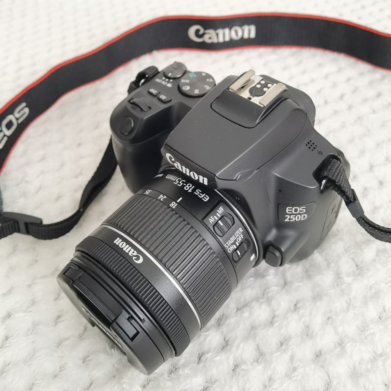 DSLR Canon EOS 250D, 24.1 MP, Wi-Fi, 4K+ обектив Canon EF-S 18-55mm