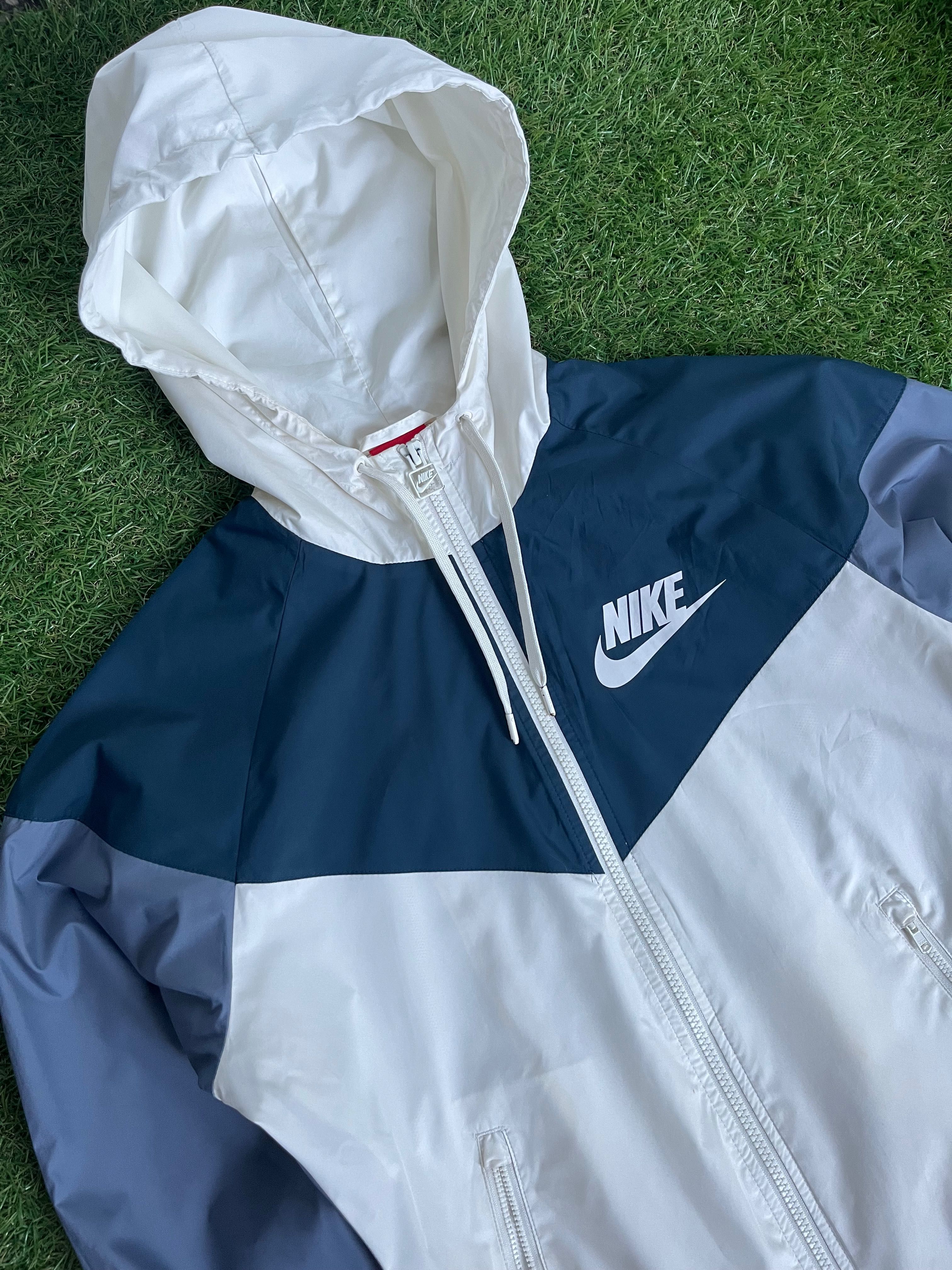 Дамско горнище / яке : NIKE The Windrunner S