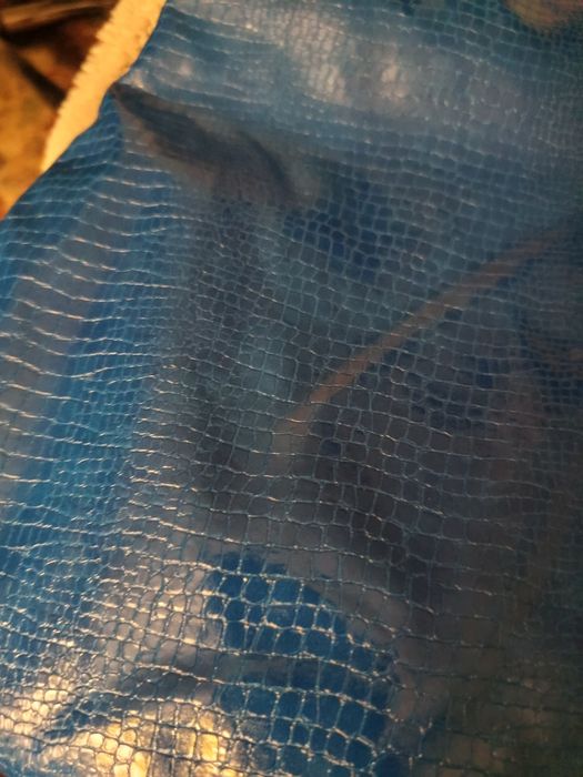 Pantaloni piele albastru