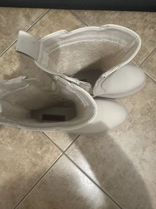 Бежови боти 20 левс