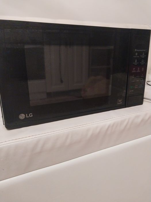 Продам микроволновку LG б/у