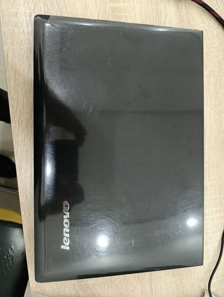 Notebook sotiladi LENOVO