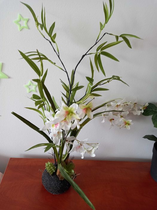 La vie en ROSES  ...plante artificiale si COVOR Mobexpert, nou